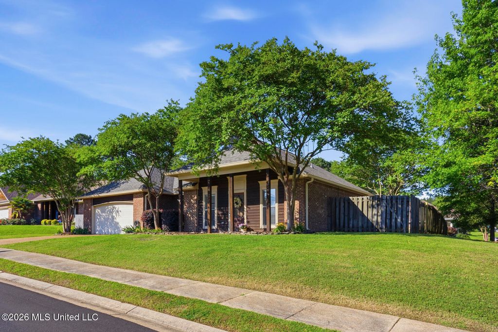 100 Summerdale Place, Brandon, MS 39047