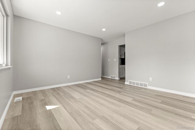 29940 Bock Street, Garden City, MI 48135