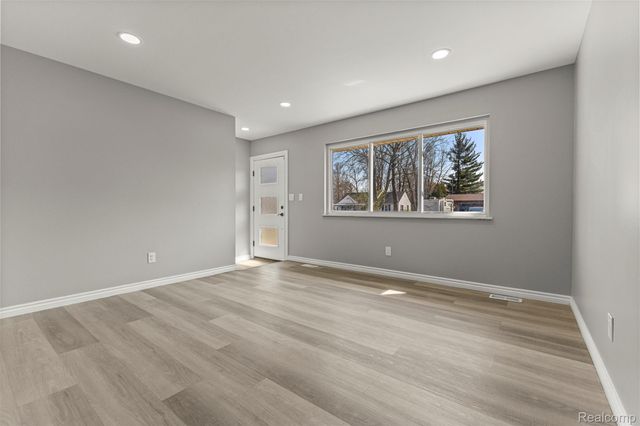 29940 Bock Street, Garden City, MI 48135