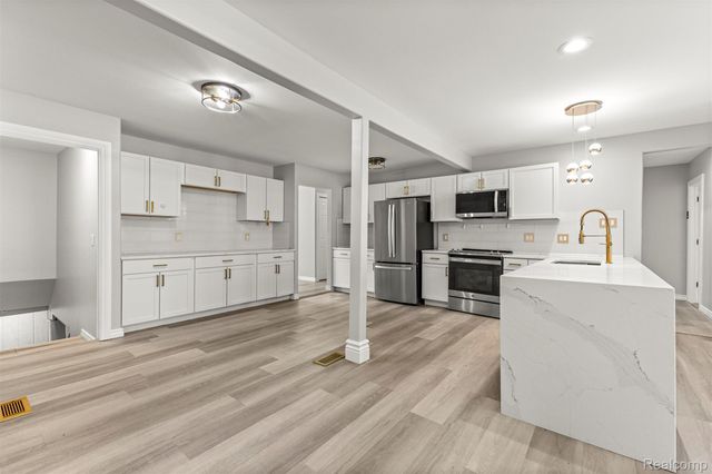 29940 Bock Street, Garden City, MI 48135
