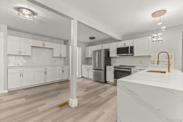 29940 Bock Street, Garden City, MI 48135