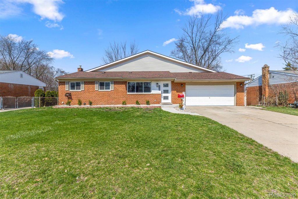 29940 Bock Street, Garden City, MI 48135