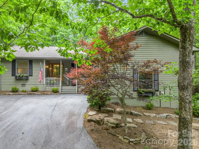 558 Middle Connestee Trail, Brevard, NC 28712