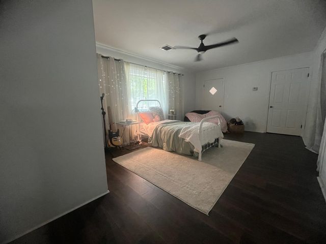 355 N Monroe ST, La Grange, TX 78945