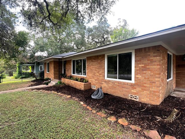 355 N Monroe ST, La Grange, TX 78945