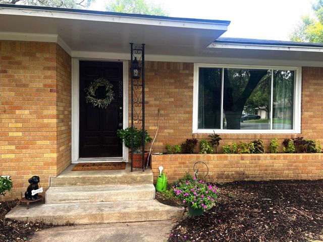 355 N Monroe ST, La Grange, TX 78945