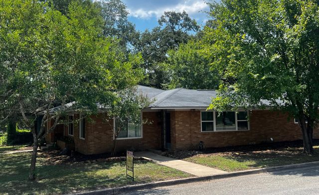 355 N Monroe ST, La Grange, TX 78945