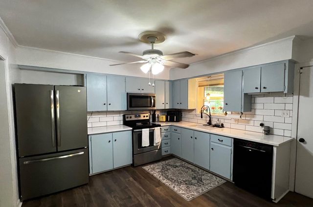 355 N Monroe ST, La Grange, TX 78945