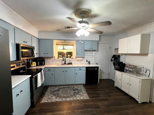 355 N Monroe ST, La Grange, TX 78945