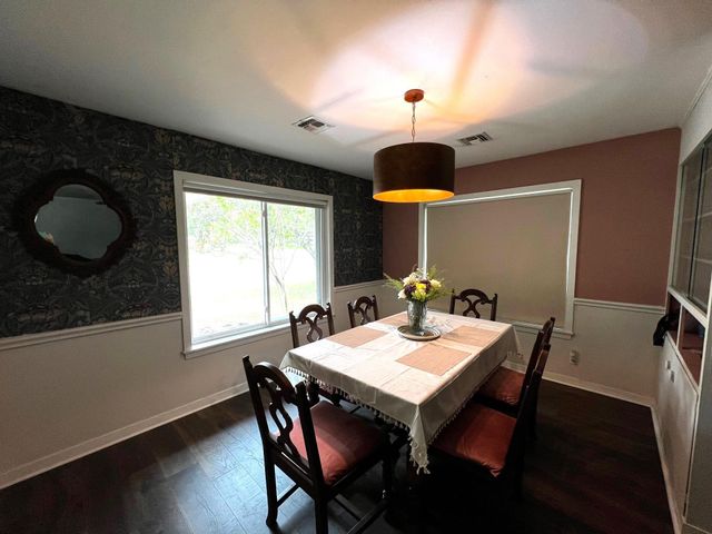 355 N Monroe ST, La Grange, TX 78945