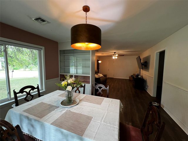 355 N Monroe ST, La Grange, TX 78945