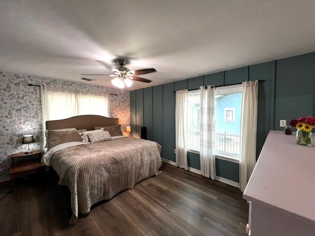 355 N Monroe ST, La Grange, TX 78945