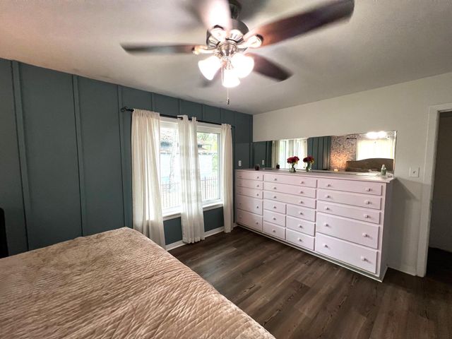 355 N Monroe ST, La Grange, TX 78945
