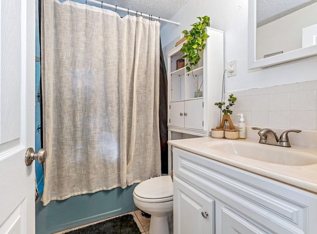 48 Arnold Ave. 48, Lowell, MA 01852