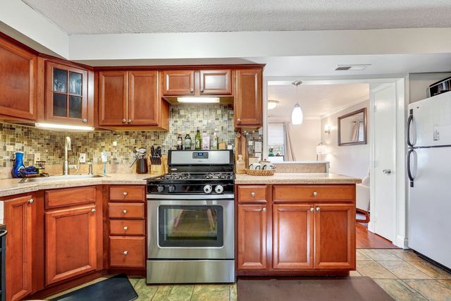 48 Arnold Ave. 48, Lowell, MA 01852