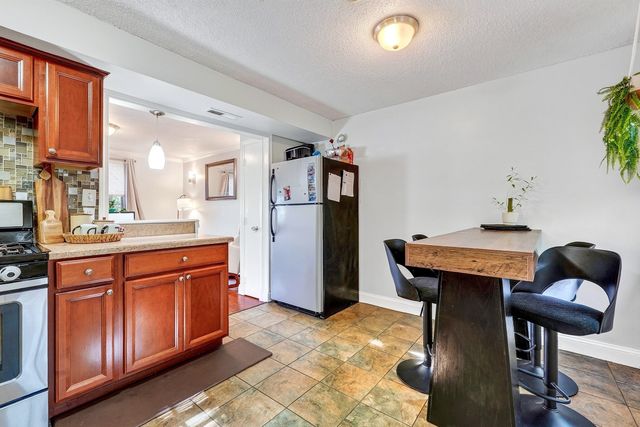 48 Arnold Ave. 48, Lowell, MA 01852