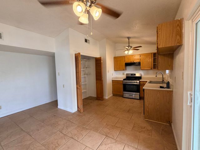 4 Owens Drive, Los Lunas, NM 87031