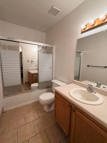 4 Owens Drive, Los Lunas, NM 87031