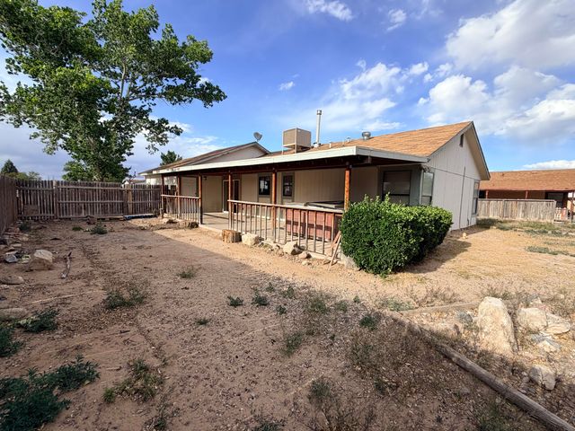 4 Owens Drive, Los Lunas, NM 87031