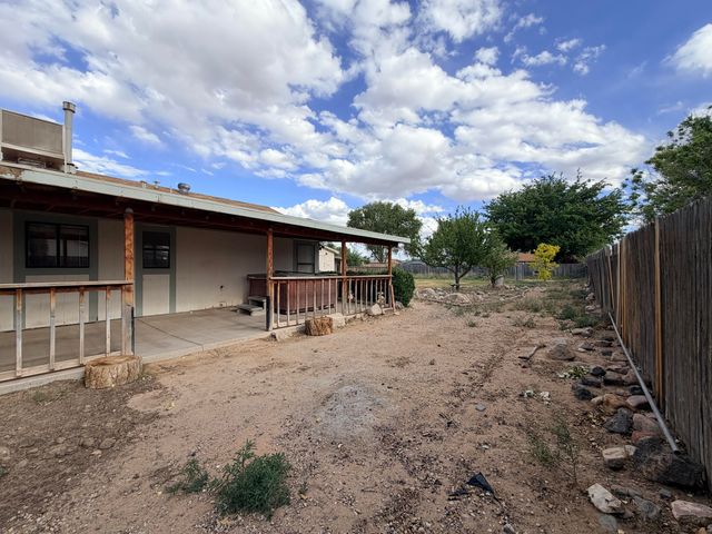4 Owens Drive, Los Lunas, NM 87031