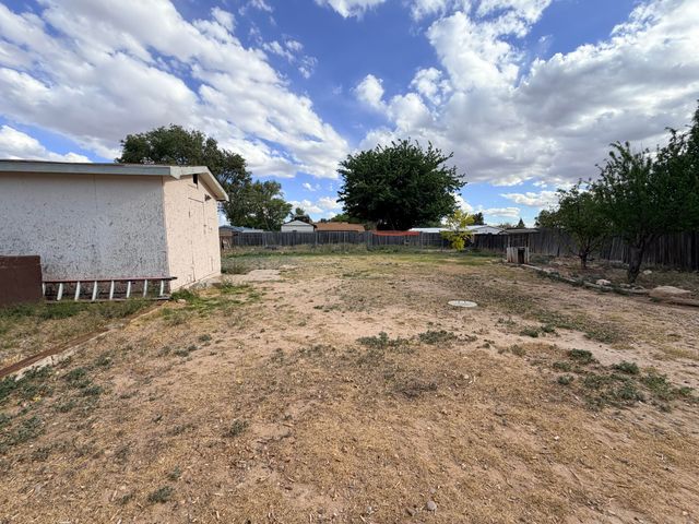 4 Owens Drive, Los Lunas, NM 87031