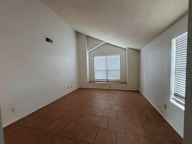 4 Owens Drive, Los Lunas, NM 87031
