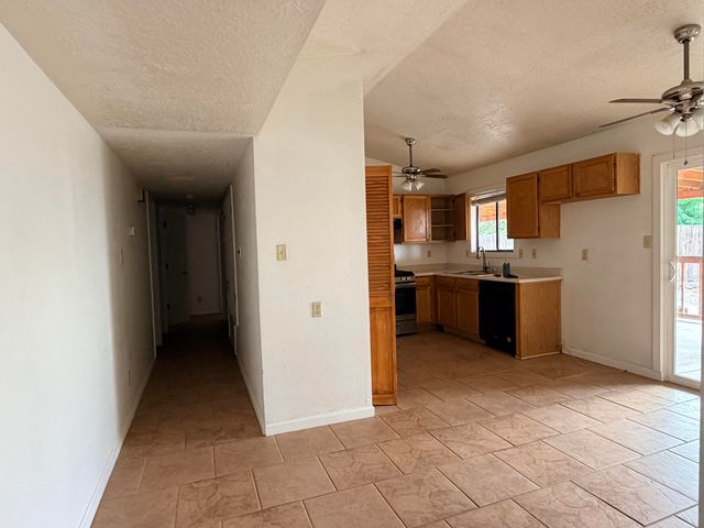 4 Owens Drive, Los Lunas, NM 87031