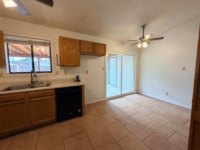 4 Owens Drive, Los Lunas, NM 87031