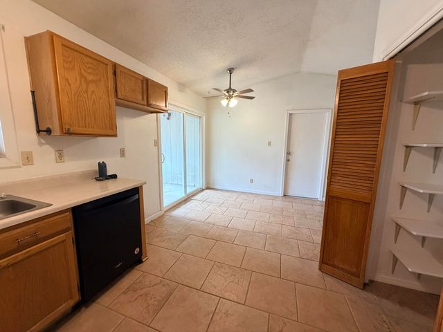 4 Owens Drive, Los Lunas, NM 87031