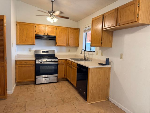 4 Owens Drive, Los Lunas, NM 87031