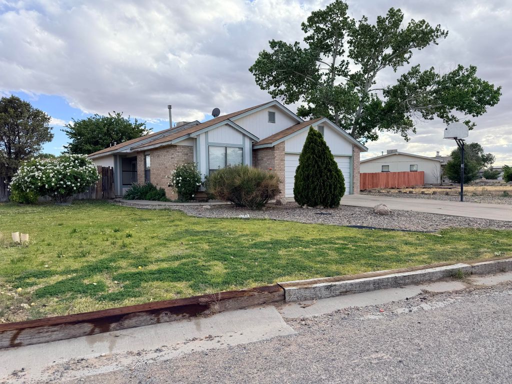 4 Owens Drive, Los Lunas, NM 87031