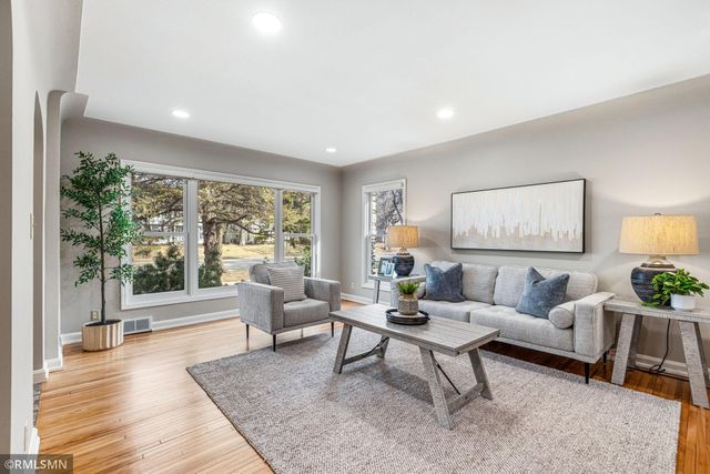 2730 France Avenue S, Saint Louis Park, MN 55416