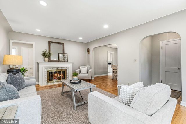 2730 France Avenue S, Saint Louis Park, MN 55416