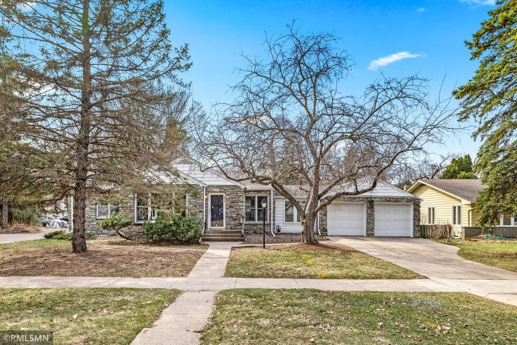 2730 France Avenue S, Saint Louis Park, MN 55416