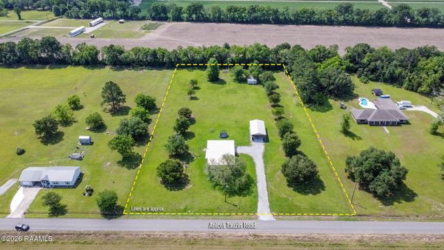 310 Anicet Tauzin Road, Arnaudville, LA 70512