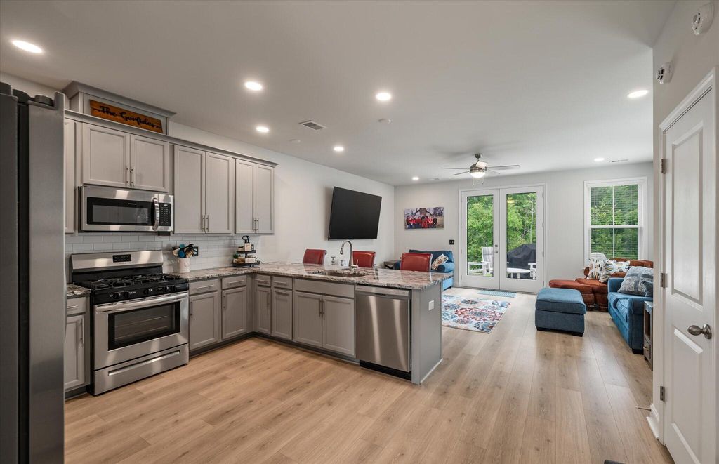 Image 10 of property listing at 515 Green Fern Drive, Summerville, SC 29483