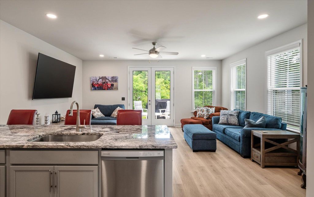 Image 14 of property listing at 515 Green Fern Drive, Summerville, SC 29483