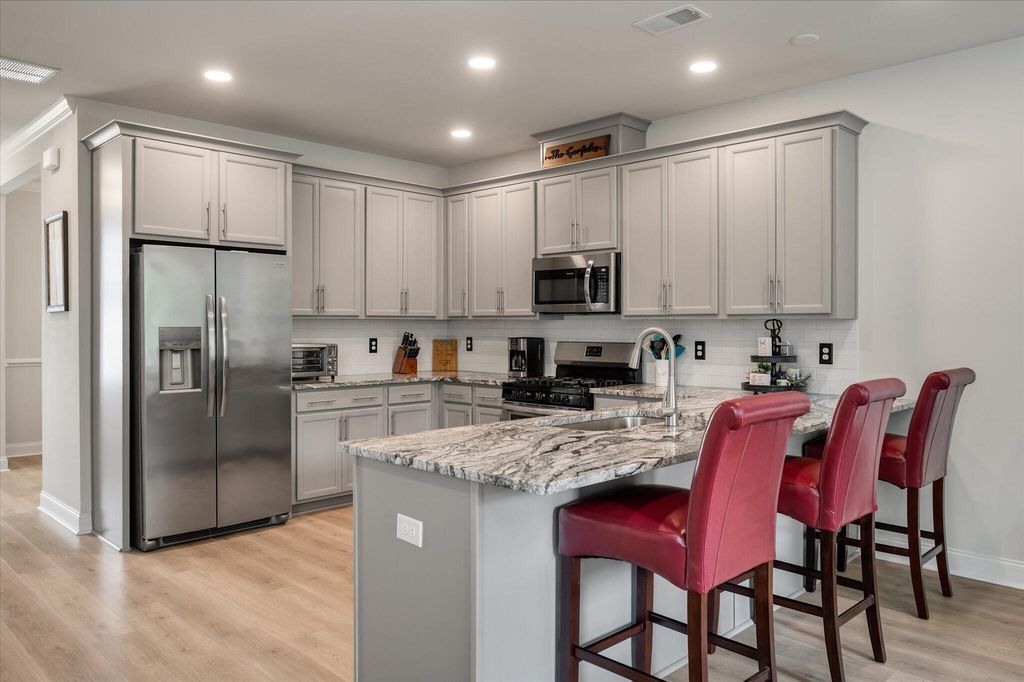 Image 8 of property listing at 515 Green Fern Drive, Summerville, SC 29483