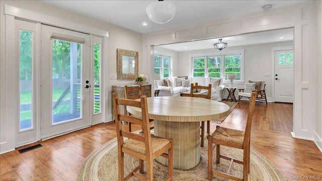 7 Halsey Avenue, East Quogue, NY 11942
