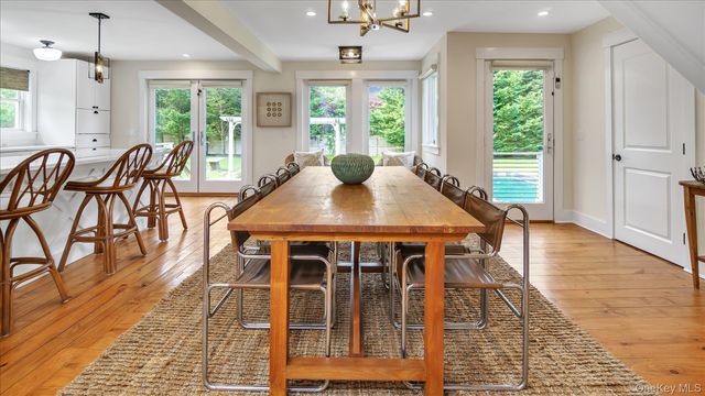 7 Halsey Avenue, East Quogue, NY 11942