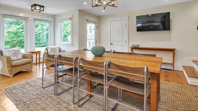 7 Halsey Avenue, East Quogue, NY 11942