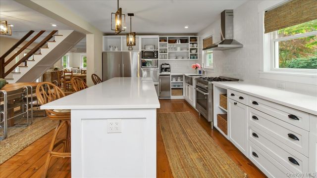 7 Halsey Avenue, East Quogue, NY 11942