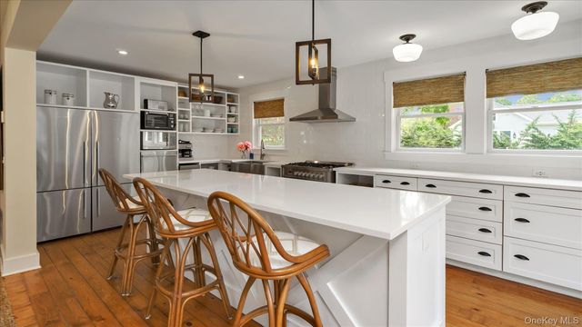 7 Halsey Avenue, East Quogue, NY 11942