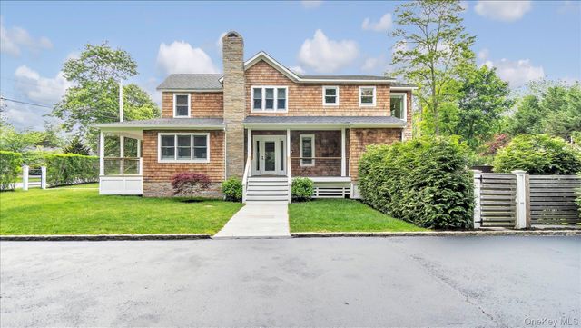 7 Halsey Avenue, East Quogue, NY 11942