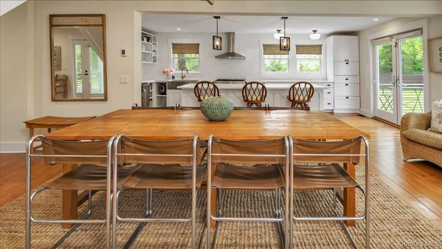 7 Halsey Avenue, East Quogue, NY 11942