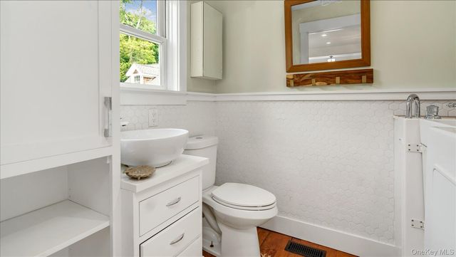 7 Halsey Avenue, East Quogue, NY 11942