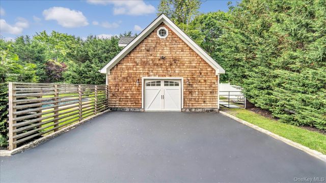 7 Halsey Avenue, East Quogue, NY 11942