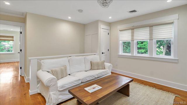 7 Halsey Avenue, East Quogue, NY 11942