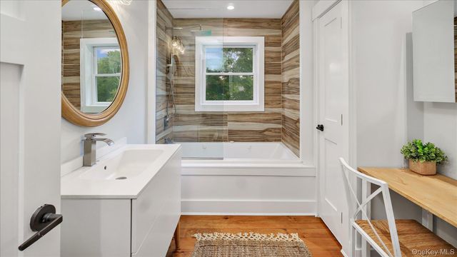 7 Halsey Avenue, East Quogue, NY 11942