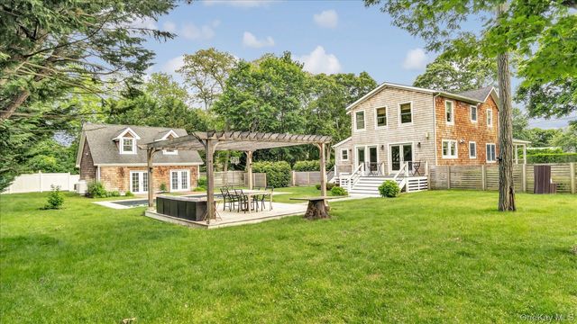 7 Halsey Avenue, East Quogue, NY 11942